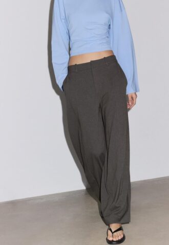 Pantaloni largi eleganți cu detalii la cusături