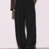 Pantaloni largi eleganți cu detalii la cusături Pantaloni largi eleganți cu detalii la cusături