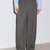 Pantaloni largi eleganți cu detalii la cusături Pantaloni largi eleganți cu detalii la cusături