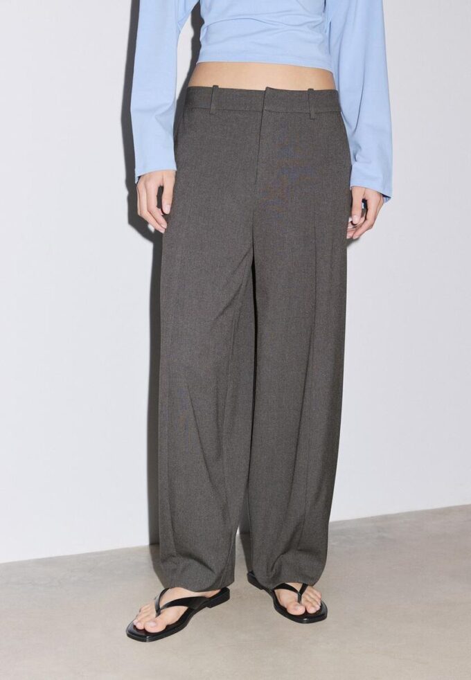 Pantaloni largi eleganți cu detalii la cusături Pantaloni largi eleganți cu detalii la cusături