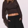 Pantaloni largi eleganți cu detalii la cusături Pantaloni largi eleganți cu detalii la cusături