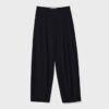 Pantaloni largi eleganți cu detalii la cusături Pantaloni largi eleganți cu detalii la cusături