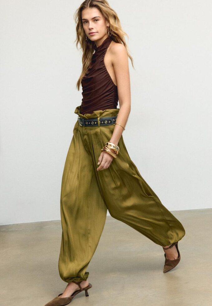 Pantaloni sarouel din satin cu curea Pantaloni sarouel din satin cu curea