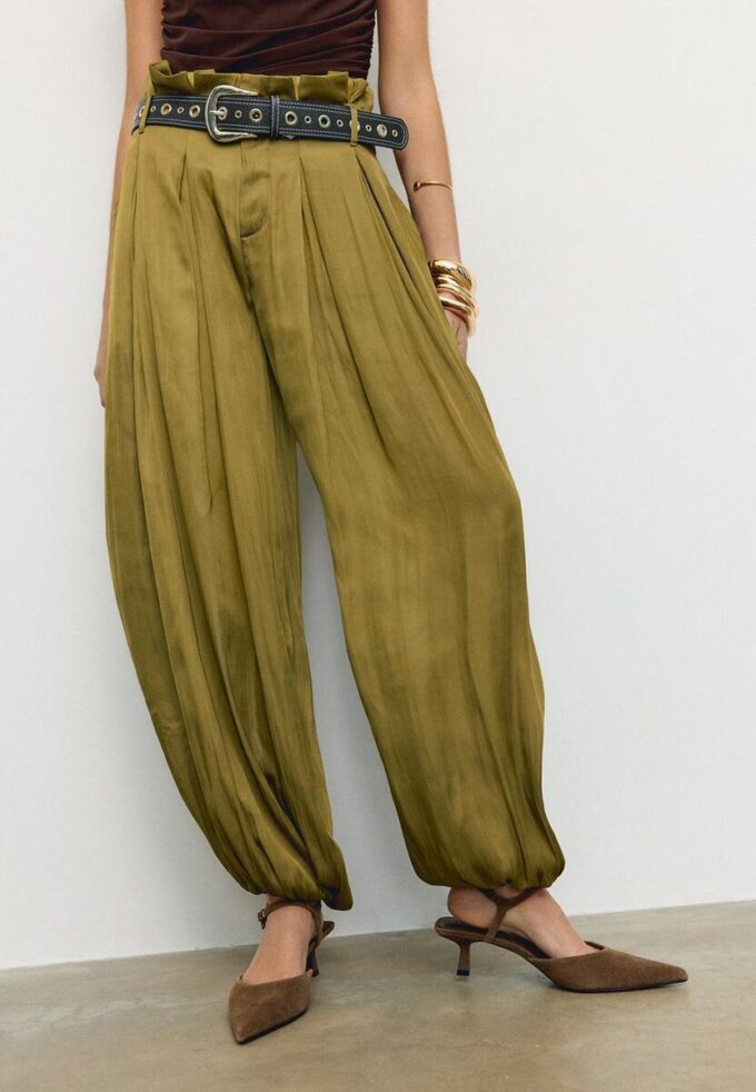 Pantaloni sarouel din satin cu curea Pantaloni sarouel din satin cu curea