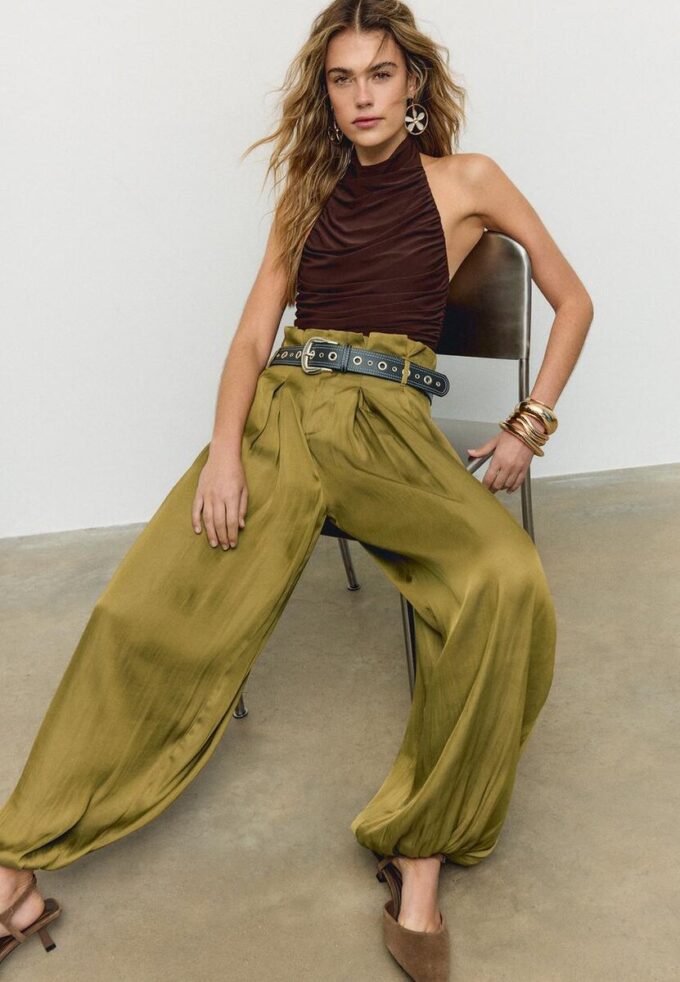 Pantaloni sarouel din satin cu curea Pantaloni sarouel din satin cu curea