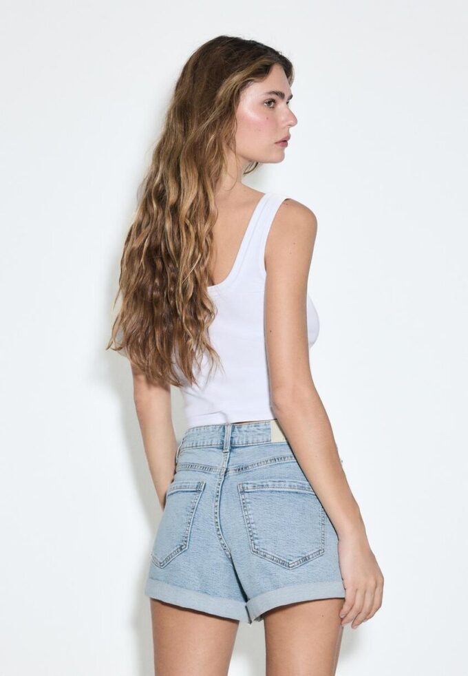 Pantaloni scurți D85 Slim Mom Fit Pantaloni scurți D85 Slim Mom Fit