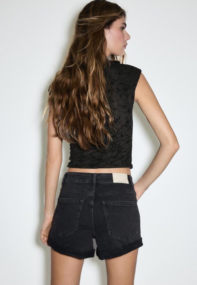 Pantaloni scurți D85 Slim Mom Fit Pantaloni scurți D85 Slim Mom Fit