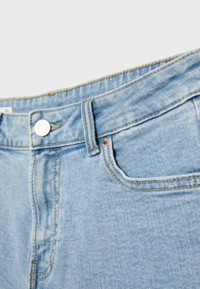 Pantaloni scurți D85 Slim Mom Fit Pantaloni scurți D85 Slim Mom Fit