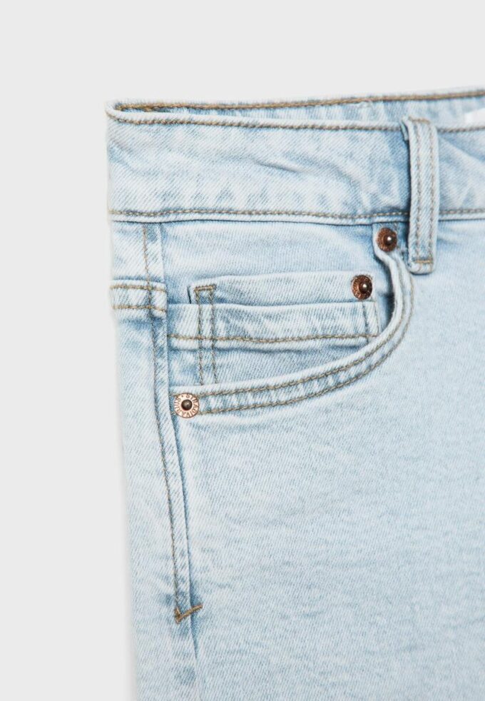Pantaloni scurți D85 Slim Mom Fit Pantaloni scurți D85 Slim Mom Fit