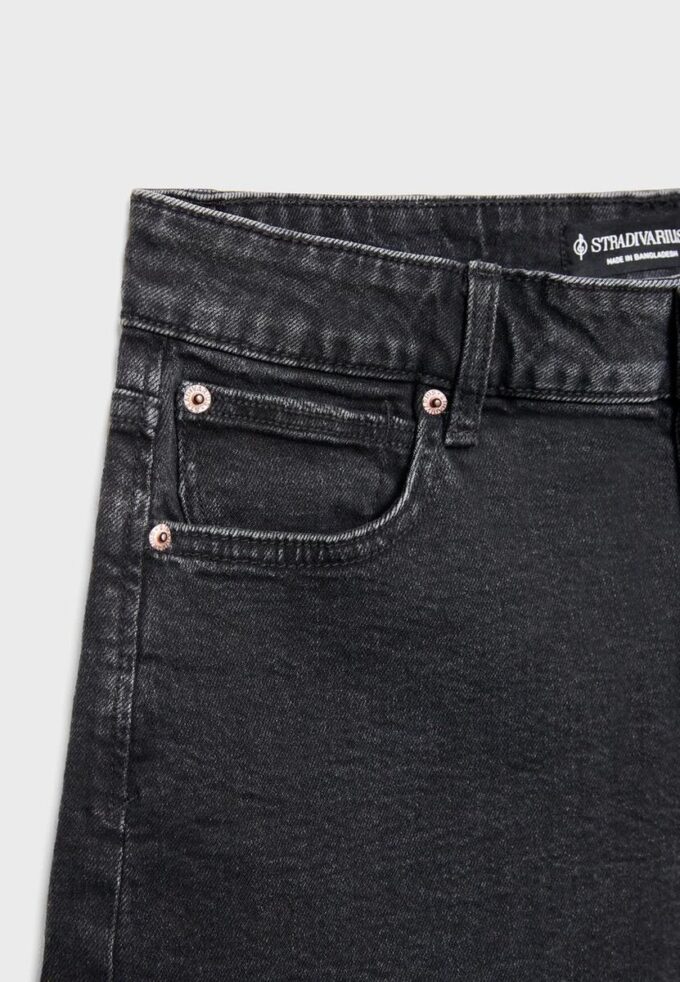 Pantaloni scurți D85 Slim Mom Fit Pantaloni scurți D85 Slim Mom Fit
