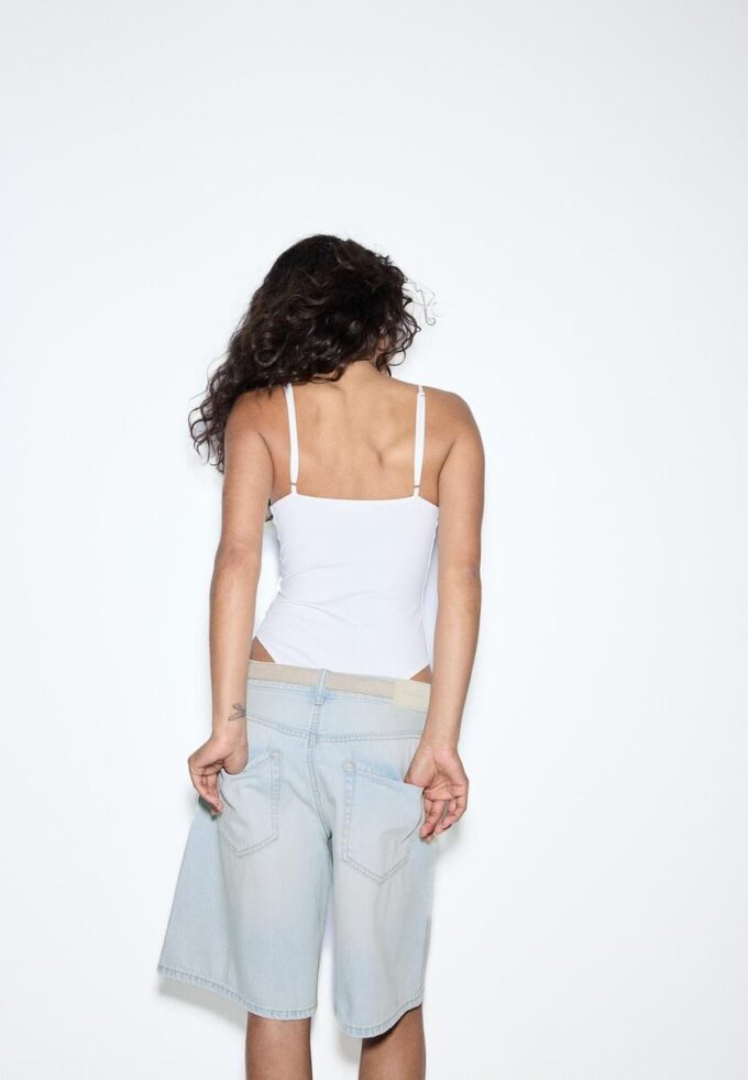 Pantaloni scurți de denim cu curea Pantaloni scurți de denim cu curea