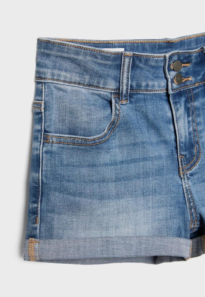 Pantaloni scurți din denim cu tiv răsfrânt Pantaloni scurți din denim cu tiv răsfrânt