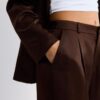 Pantaloni scurți din satin cu pense Pantaloni scurți din satin cu pense