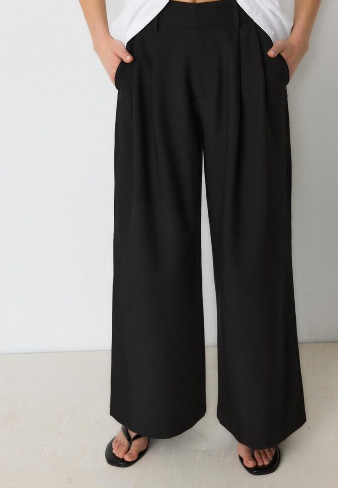 Pantaloni super largi, cu talie ajustabilă Pantaloni super largi, cu talie ajustabilă
