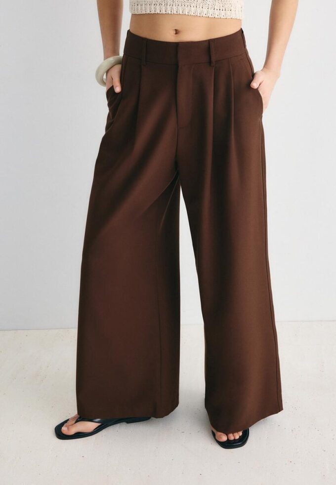 Pantaloni super largi, cu talie ajustabilă Pantaloni super largi, cu talie ajustabilă