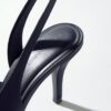 Pantofi cu toc cu efect de satin