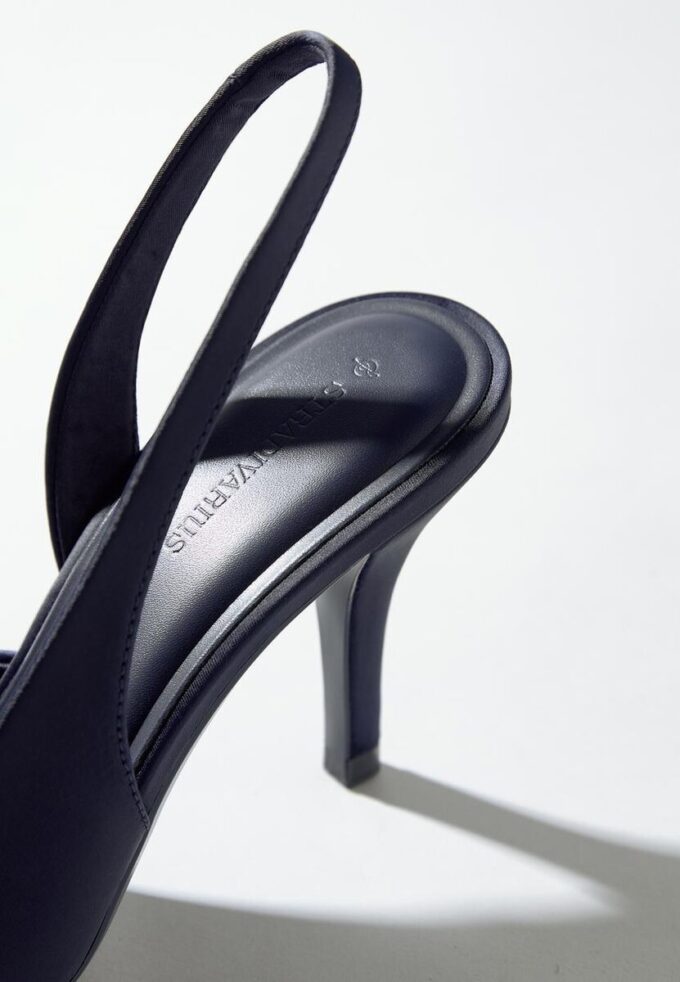 Pantofi cu toc cu efect de satin