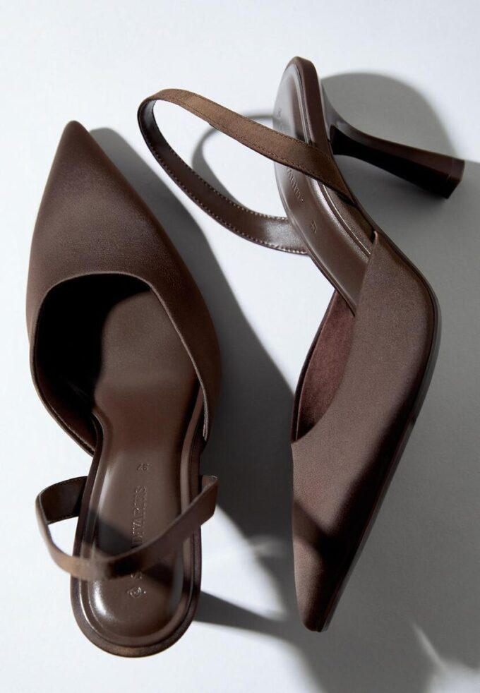 Pantofi cu toc stiletto cu efect satinat
