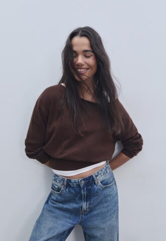 Pulover asimetric din tricot