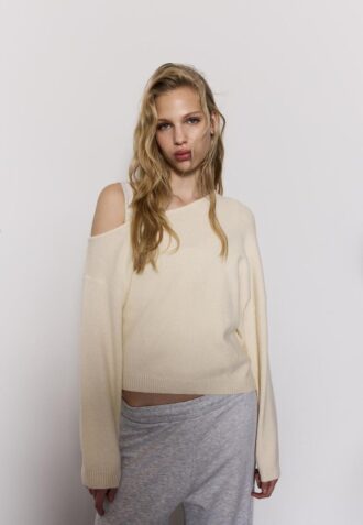 Pulover asimetric din tricot