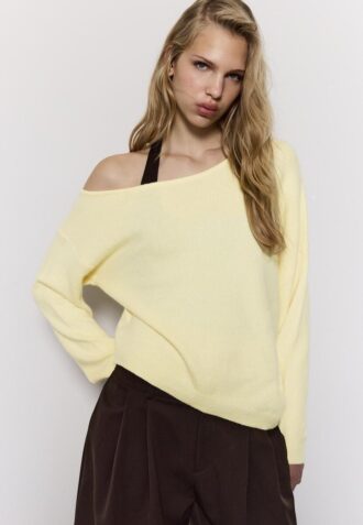Pulover asimetric din tricot