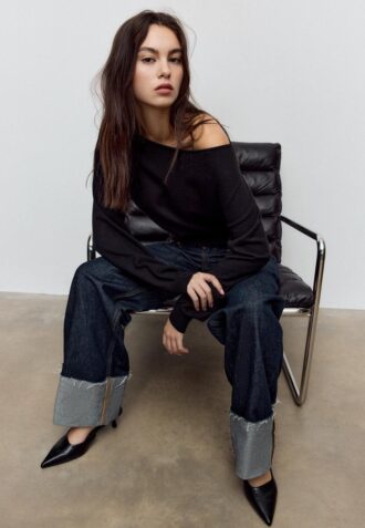 Pulover asimetric din tricot