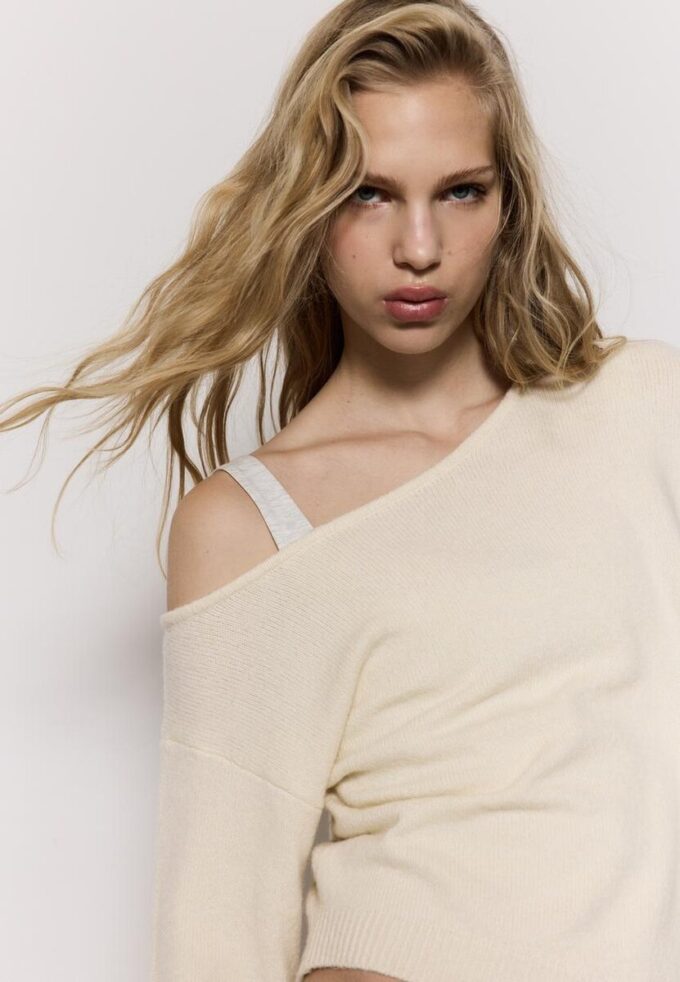 Pulover asimetric din tricot Pulover asimetric din tricot