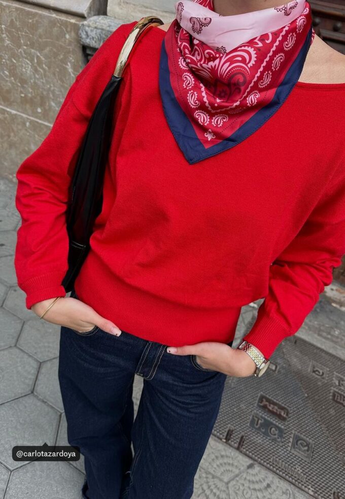 Pulover asimetric din tricot