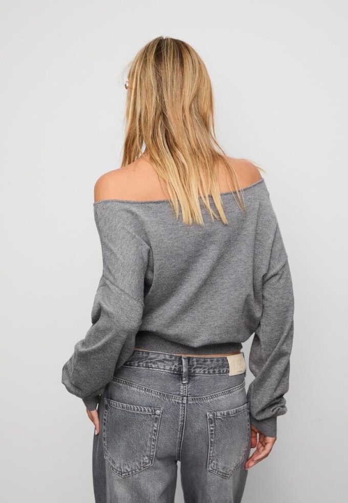 Pulover asimetric din tricot