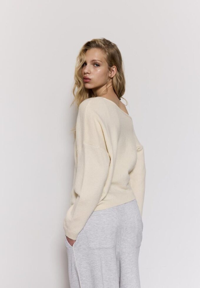 Pulover asimetric din tricot Pulover asimetric din tricot
