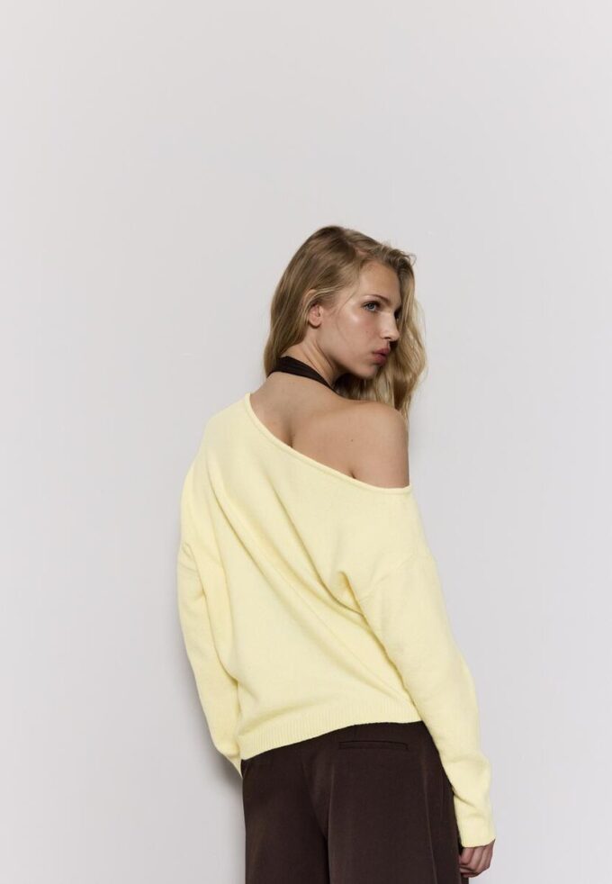 Pulover asimetric din tricot Pulover asimetric din tricot