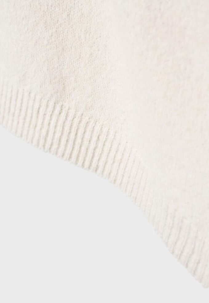 Pulover asimetric din tricot Pulover asimetric din tricot