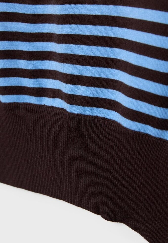 Pulover asimetric din tricot Pulover asimetric din tricot