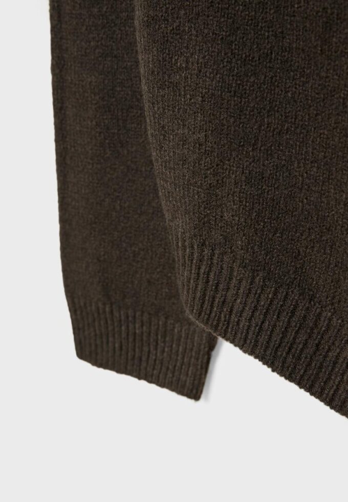 Pulover asimetric din tricot Pulover asimetric din tricot