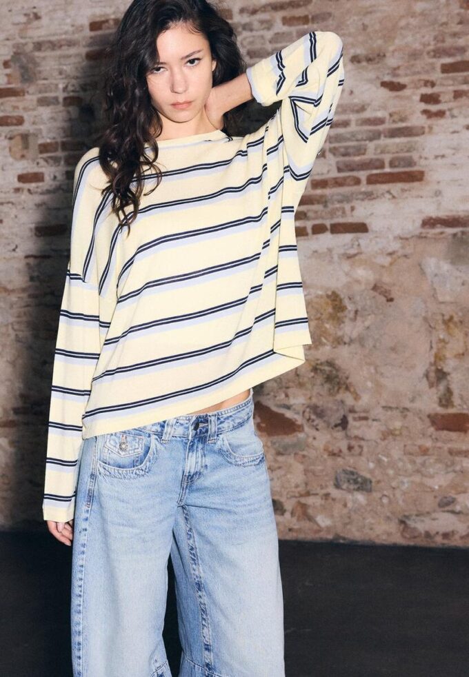 Pulover din tricot fin cu dungi Pulover din tricot fin cu dungi