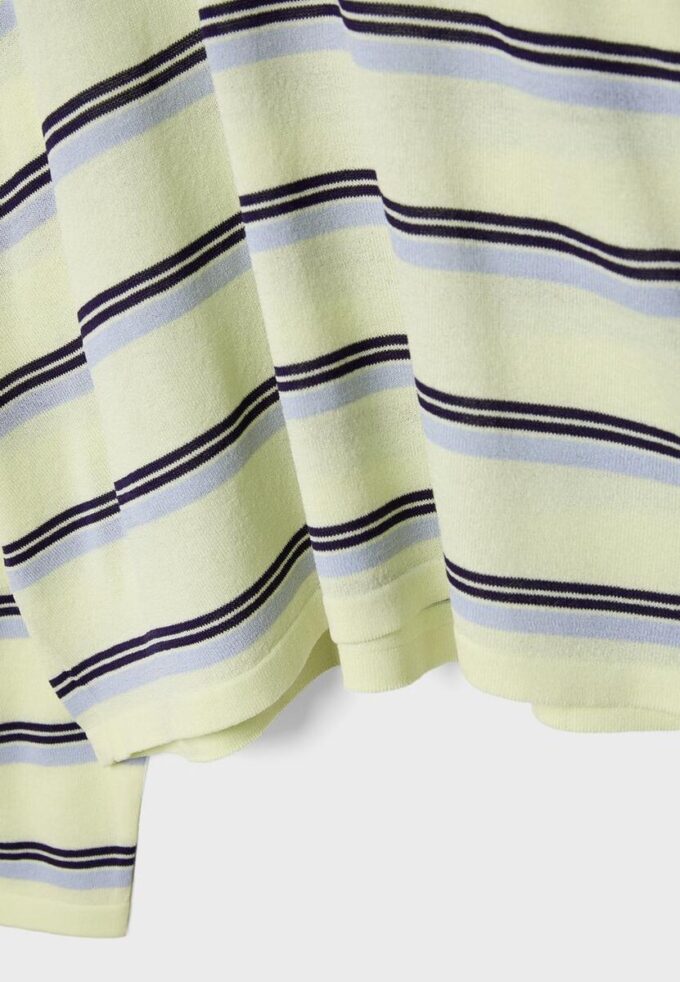 Pulover din tricot fin cu dungi Pulover din tricot fin cu dungi