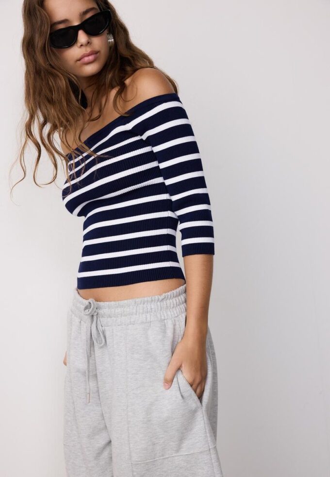 Pulover mulat din tricot cu dungi Pulover mulat din tricot cu dungi