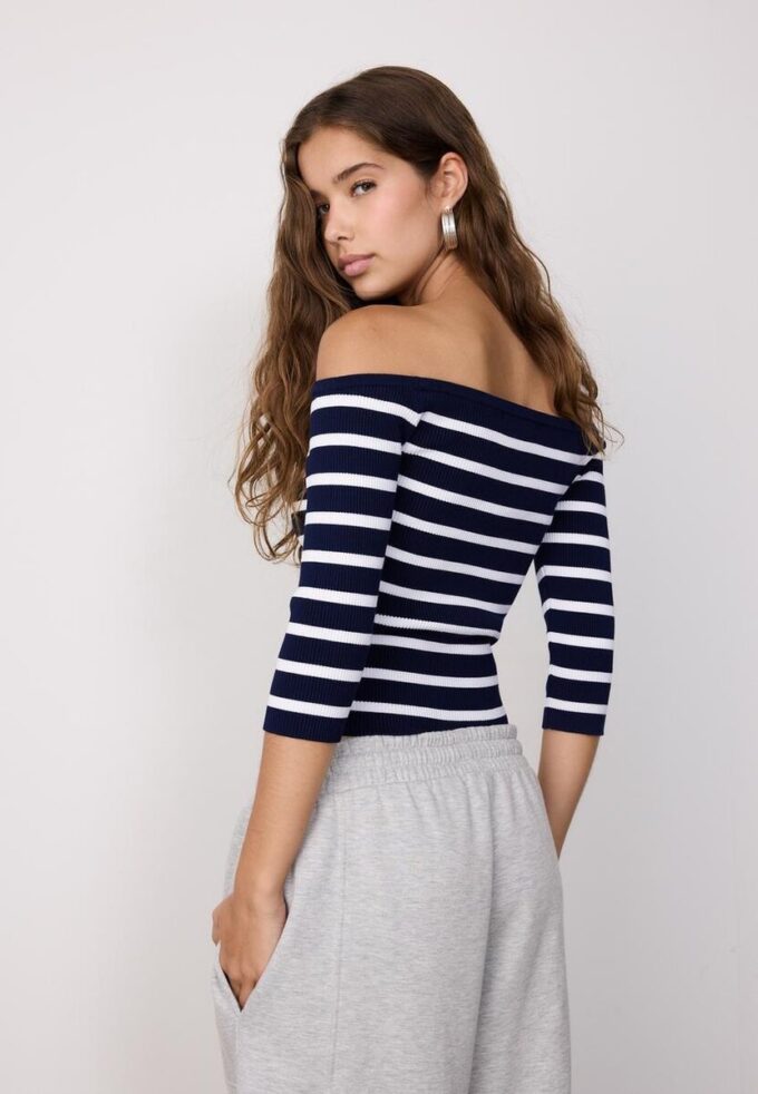 Pulover mulat din tricot cu dungi Pulover mulat din tricot cu dungi