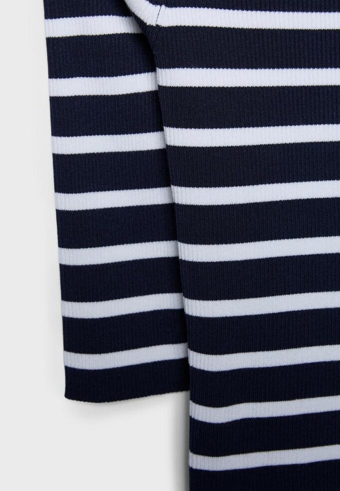 Pulover mulat din tricot cu dungi Pulover mulat din tricot cu dungi