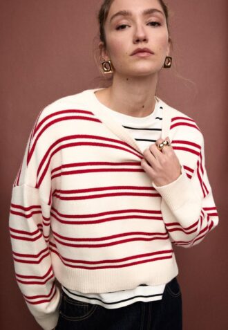 Pulover scurt din tricot cu dungi Pulover scurt din tricot cu dungi