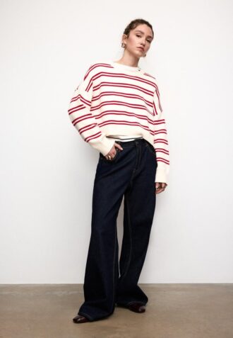 Pulover scurt din tricot cu dungi Pulover scurt din tricot cu dungi