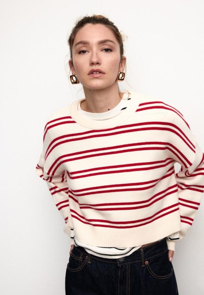 Pulover scurt din tricot cu dungi Pulover scurt din tricot cu dungi