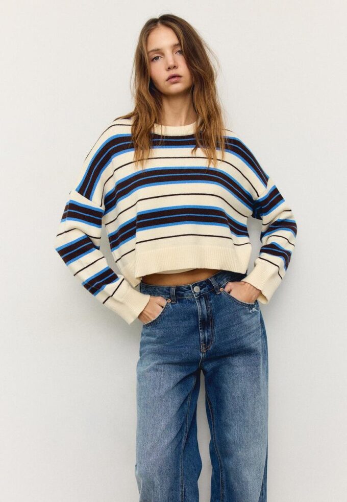 Pulover scurt din tricot cu dungi Pulover scurt din tricot cu dungi