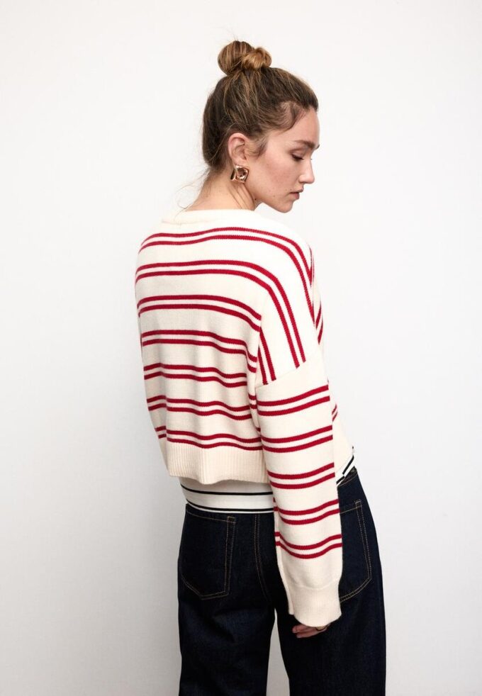 Pulover scurt din tricot cu dungi Pulover scurt din tricot cu dungi