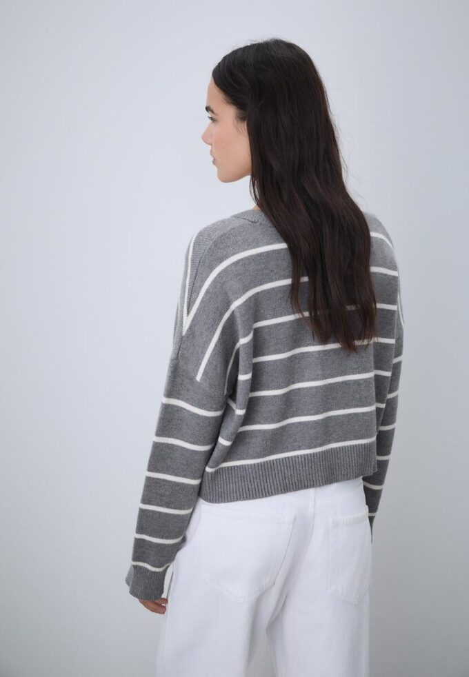 Pulover scurt din tricot cu dungi Pulover scurt din tricot cu dungi