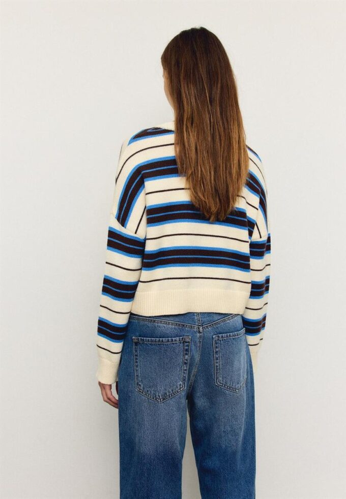 Pulover scurt din tricot cu dungi Pulover scurt din tricot cu dungi