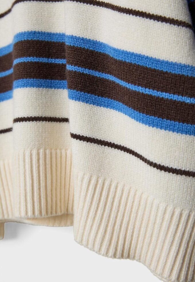 Pulover scurt din tricot cu dungi Pulover scurt din tricot cu dungi