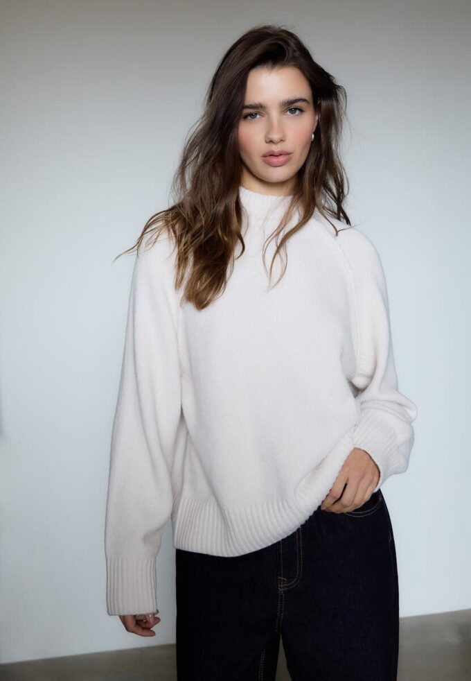 Pulover simplu din tricot Pulover simplu din tricot