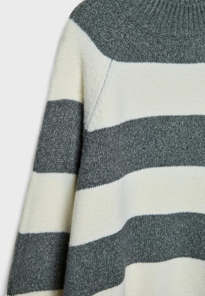 Pulover simplu din tricot Pulover simplu din tricot