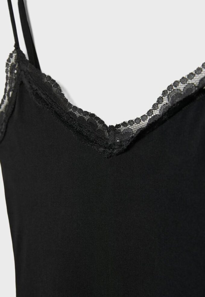 Rochie lungă din tricot cu dantelă